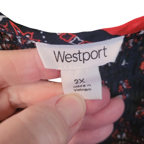 Westport sheer patchwork smocked top - 2X.        J17 - Picture 5 of 9